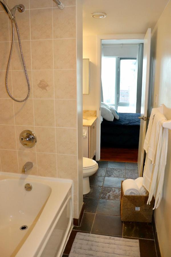 Apartment/2Bedrooms/2 Full Bathrooms/Free Parking トロント エクステリア 写真