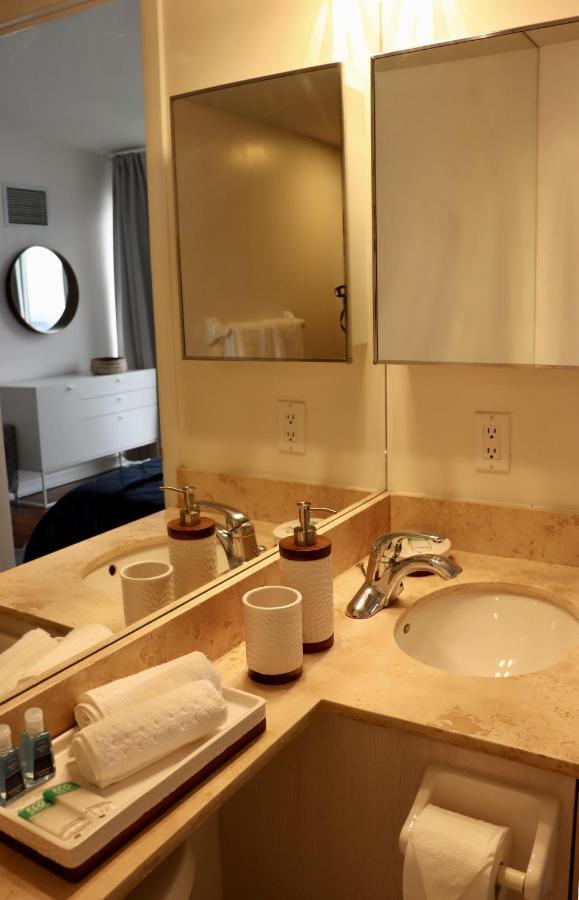 Apartment/2Bedrooms/2 Full Bathrooms/Free Parking トロント エクステリア 写真