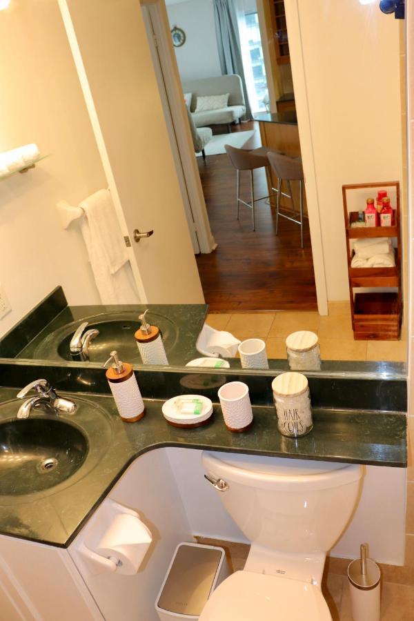 Apartment/2Bedrooms/2 Full Bathrooms/Free Parking トロント エクステリア 写真